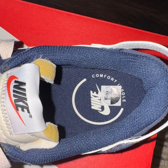 Nike Navy and White waffle Sneakers (8M 9.5W) SHIPS SECOND WEEK OF JAN - Picture 6 of 7